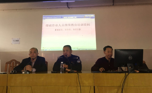 鄭強：富興建設(shè)公司舉辦《爆破作業(yè)人員許可證》繼續(xù)教育培訓(xùn)班.jpg