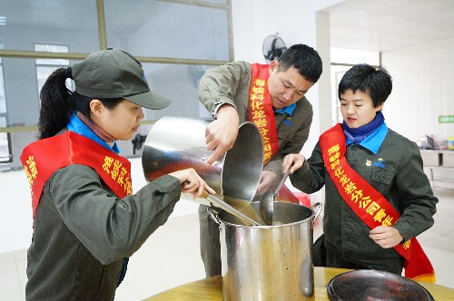 吳瑤聯(lián)合機(jī)關(guān)二黨支部開(kāi)展“寒冬送溫暖，真情暖人心”主題黨日活動(dòng)~1.jpg