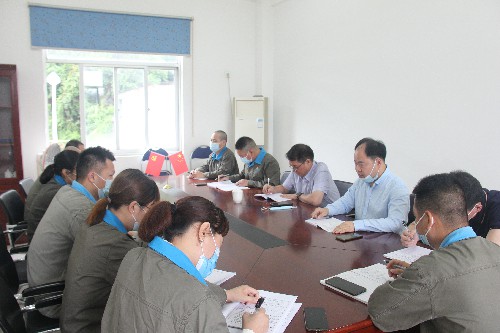 福安分公司胡廷淦：圖為吳彩洪聽取張瑞林匯報情況~1.jpg