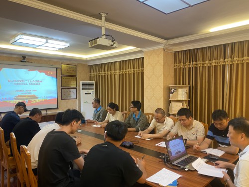 格式工廠烽林陳濤：海峽科化公司黨委委員、副總經(jīng)理張賢鋒到烽林分公司科二黨支部上專題黨課1.jpg
